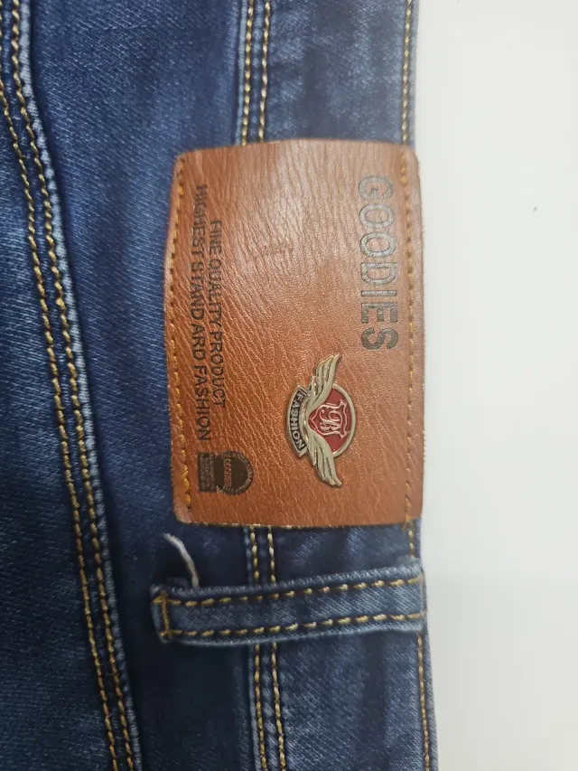 Vaqueros Azules con Cremalleras