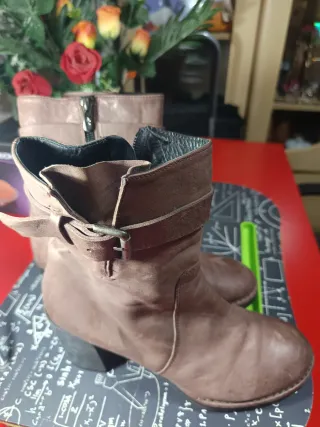 Botas de cuero marrones para mujer