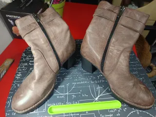 Botas de cuero marrones para mujer