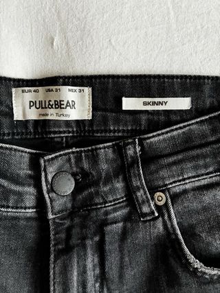 Pantalón Vaquero Skinny Pull&Bear Desgastado