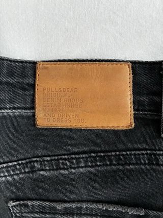 Pantalón Vaquero Skinny Pull&Bear Desgastado