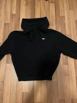 Sudadera negra con capucha de PullandBear de STWD