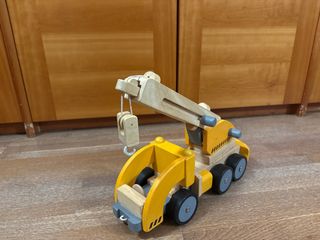 Gru giocattolo in legno