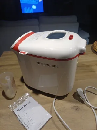 Panificadora Moulinex Uno Blanca y Roja