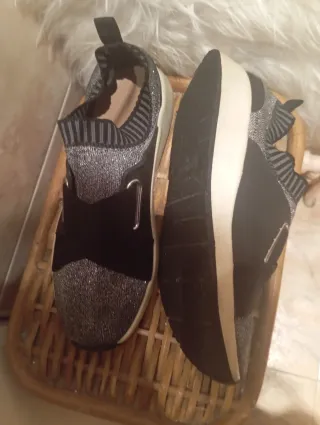 Deportivas Stradivarius Plata y Negro