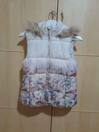 Chaleco acolchado niña con capucha