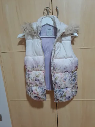 Chaleco acolchado niña con capucha