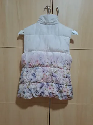 Chaleco acolchado niña con capucha