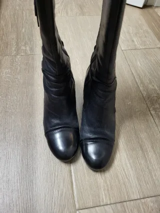 Botas de piel negras