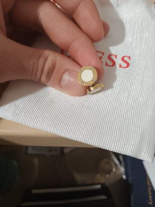 Pendientes Guess Dorados y Blancos Nuevos