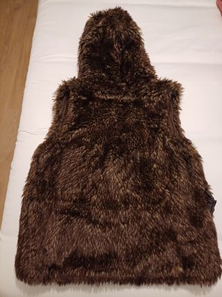 Chaleco peludo con capucha Pull&Bear Talla M