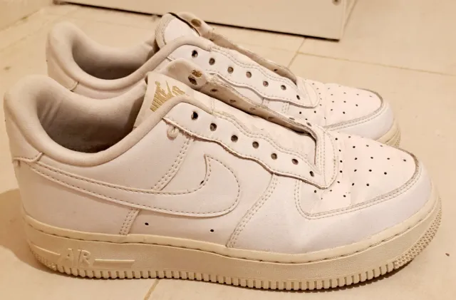 Nike Air Force 1 Blancas y Doradas