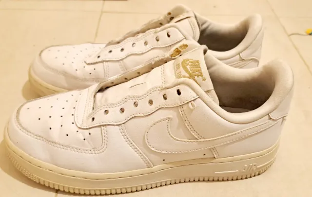 Nike Air Force 1 Blancas y Doradas