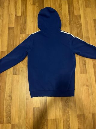 Sudadera azul con rayas blancas de Adidas