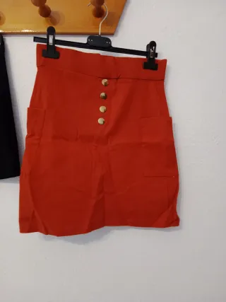 Lote 2 Faldas Talla 36 y dos pantalones cortos