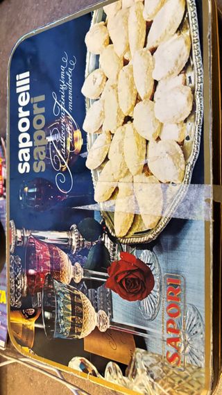 Scatola di latta vintage Sapor