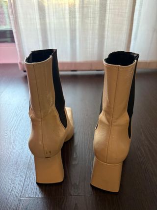 Botines Beige Tacón Cuadrado