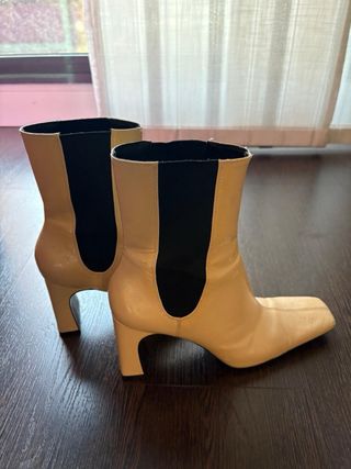 Botines Beige Tacón Cuadrado