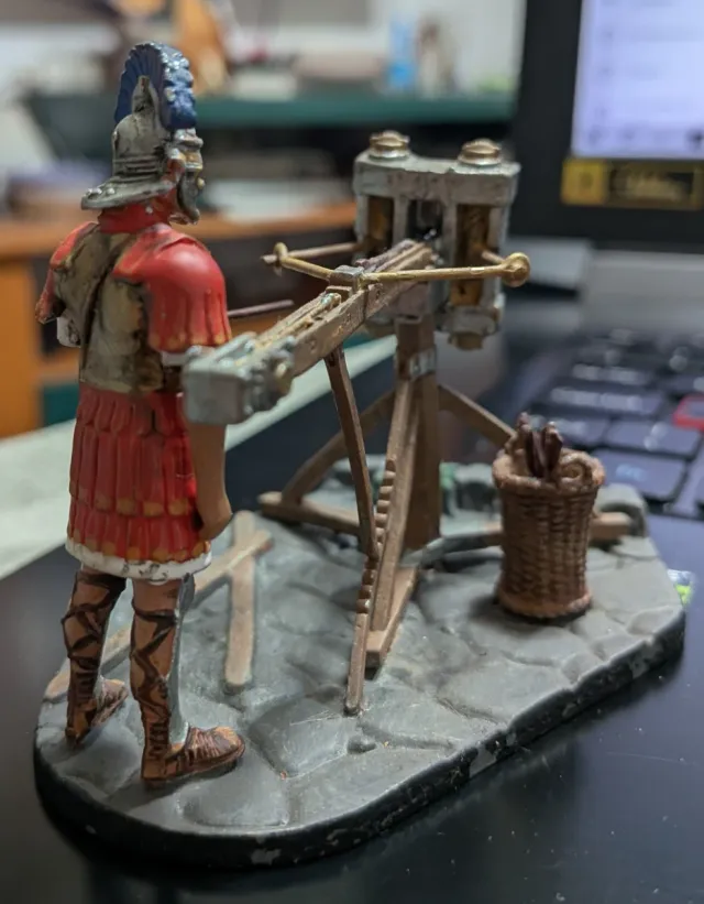 Figure storiche romane in piombo con balista