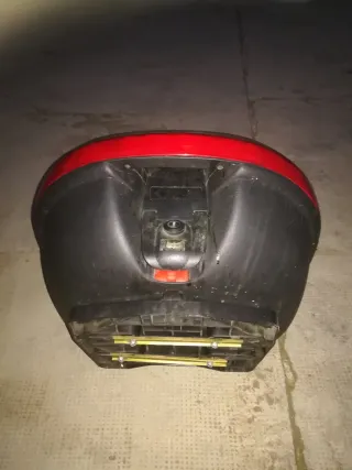 Cofre Baúl Moto Negro con Luz Roja