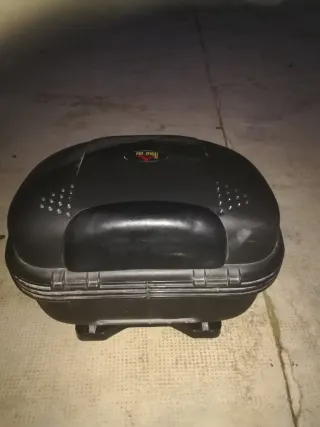 Cofre Baúl Moto Negro con Luz Roja