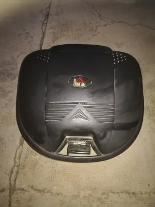 Cofre Baúl Moto Negro con Luz Roja