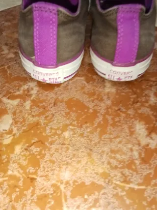 Converse Marrones y Moradas Talla 38