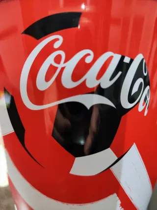 Due cubi metallici Coca-Cola design calcio