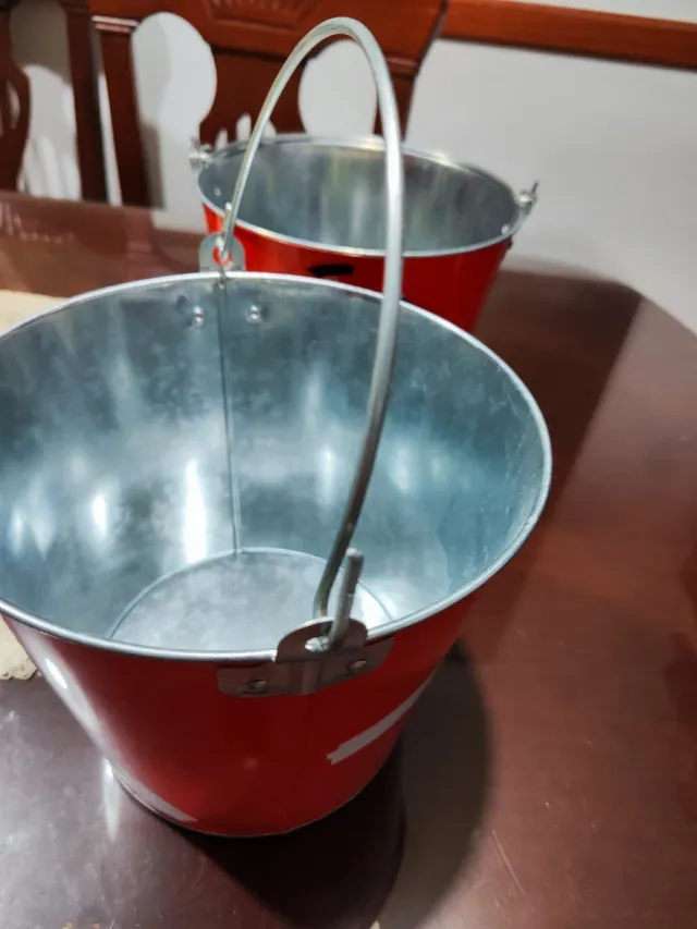 Due cubi metallici Coca-Cola design calcio