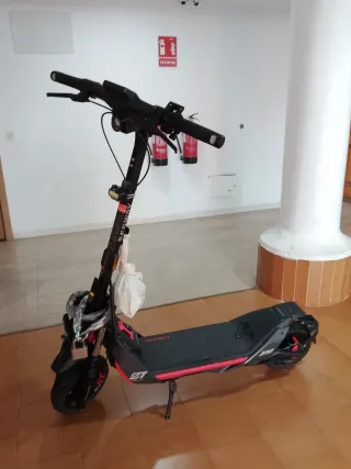 Patinete Eléctrico Segway Negro/Rojo