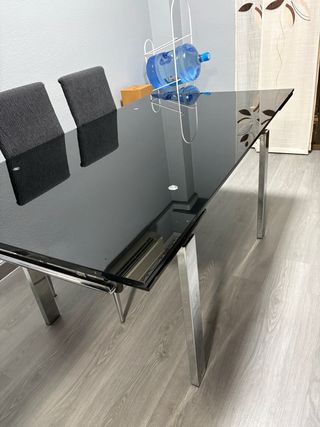 Tavolo da pranzo in vetro e acciaio con 4 sedie in regalo