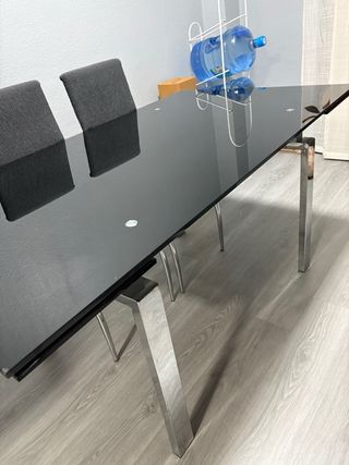 Tavolo da pranzo in vetro e acciaio con 4 sedie in regalo