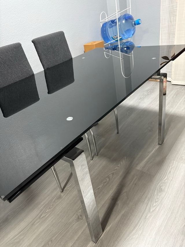 Tavolo da pranzo in vetro e acciaio con 4 sedie in regalo