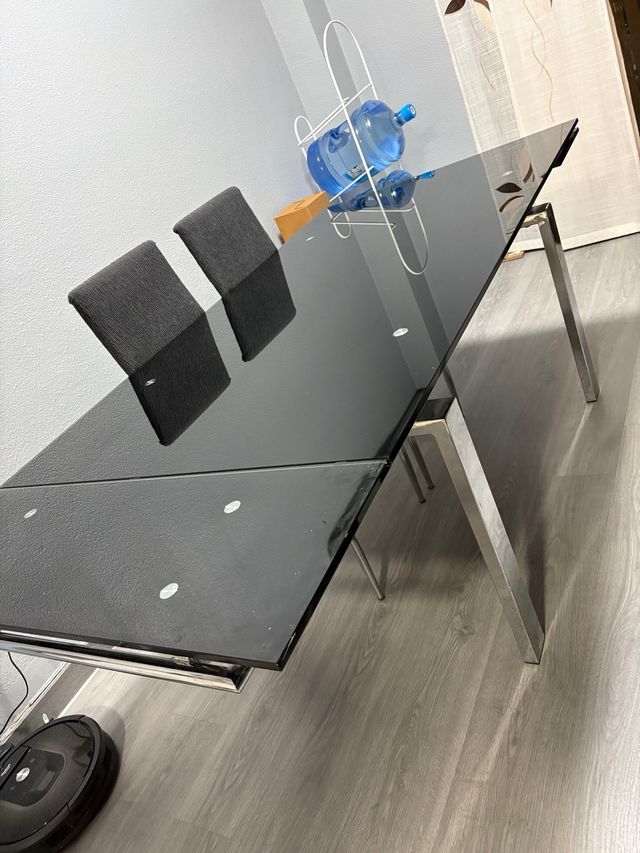 Tavolo da pranzo in vetro e acciaio con 4 sedie in regalo