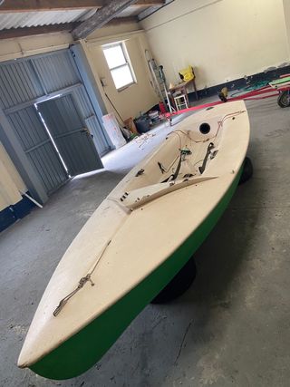 se venda Snipe (barco de vela) con remolque