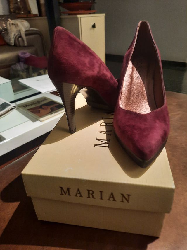 Salón tacón punta fina ante burdeos Marian