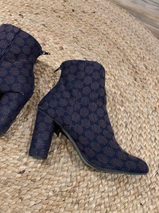 Botines azules y marrones