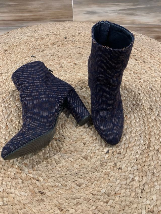 Botines azules y marrones