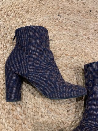 Botines azules y marrones