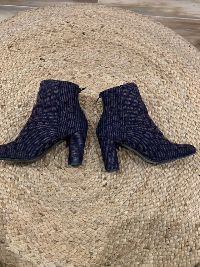 Botines azules y marrones