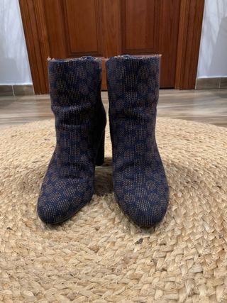 Botines azules y marrones