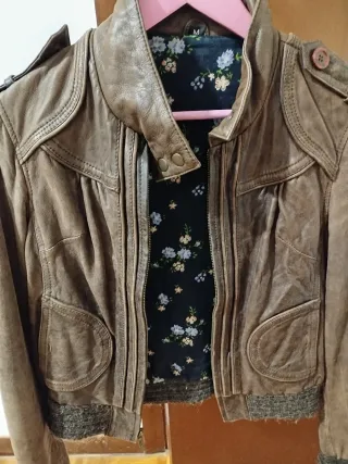 Cazadora de piel marrón