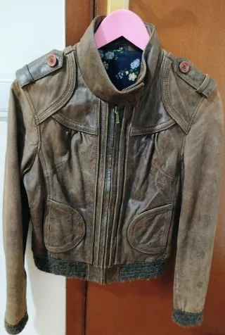 Cazadora de piel marrón