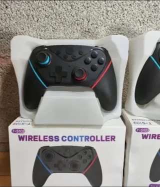 Due nuovi controller wireless/Nintendo Switch 1y2