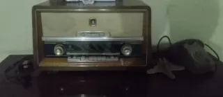 Radio anni '60 beige e marrone