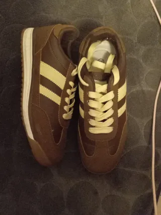 Zapatillas Marrones y Amarillas