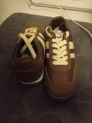 Zapatillas Marrones y Amarillas