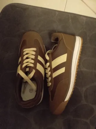Zapatillas Marrones y Amarillas