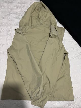Chaqueta de lluvia beige