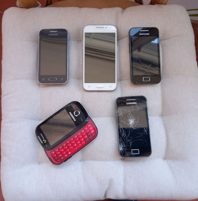 5 Móviles Samsung (Negro, Rojo, Blanco)